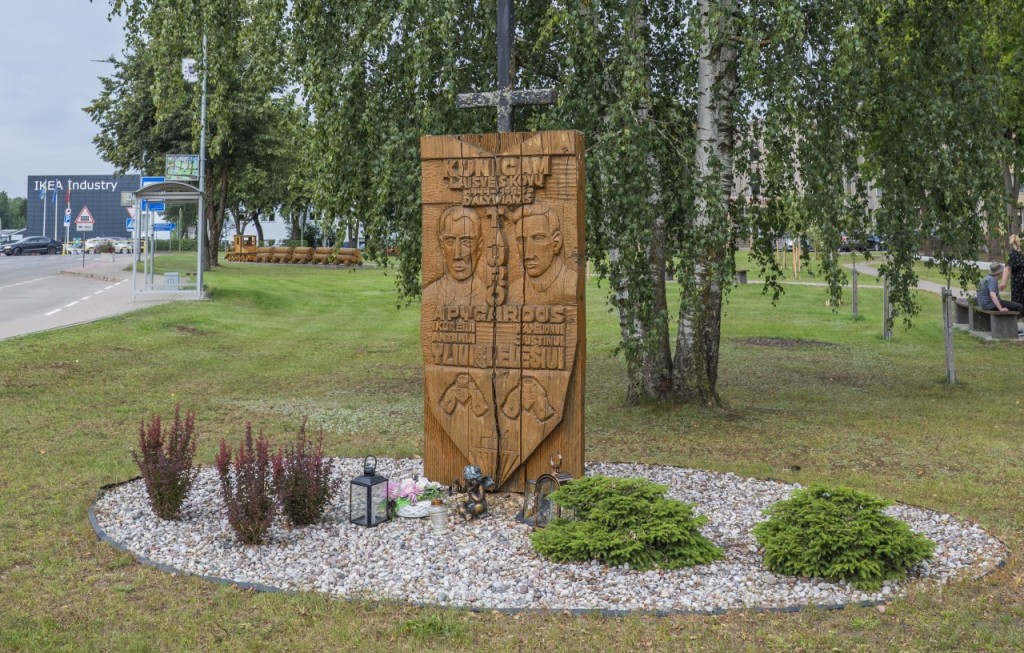 Paminklas kunigams rezistentams