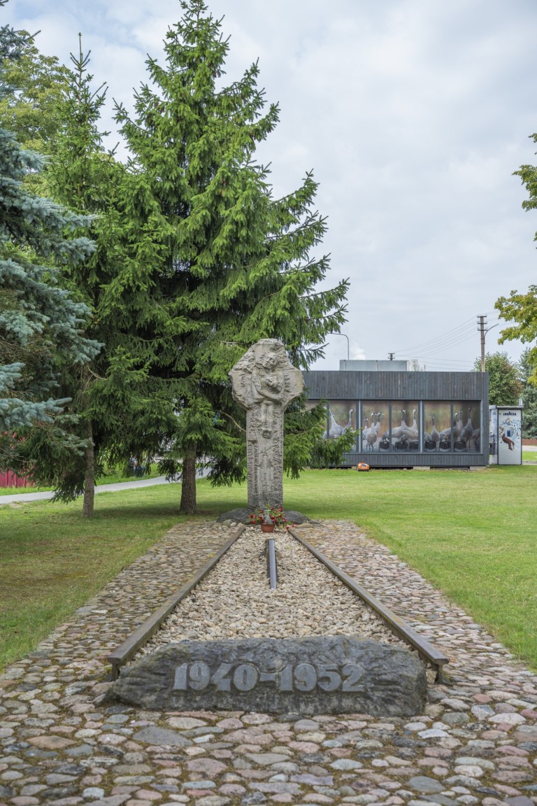 Tremtinių paminklas „Sibiro madona“